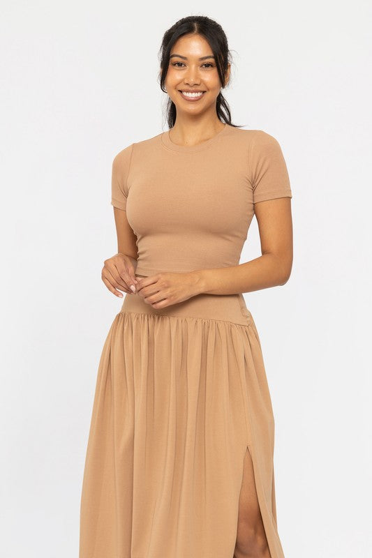 ESSENTIAL MICRO-RIBBED CROPPED ATHLEISURE TEE