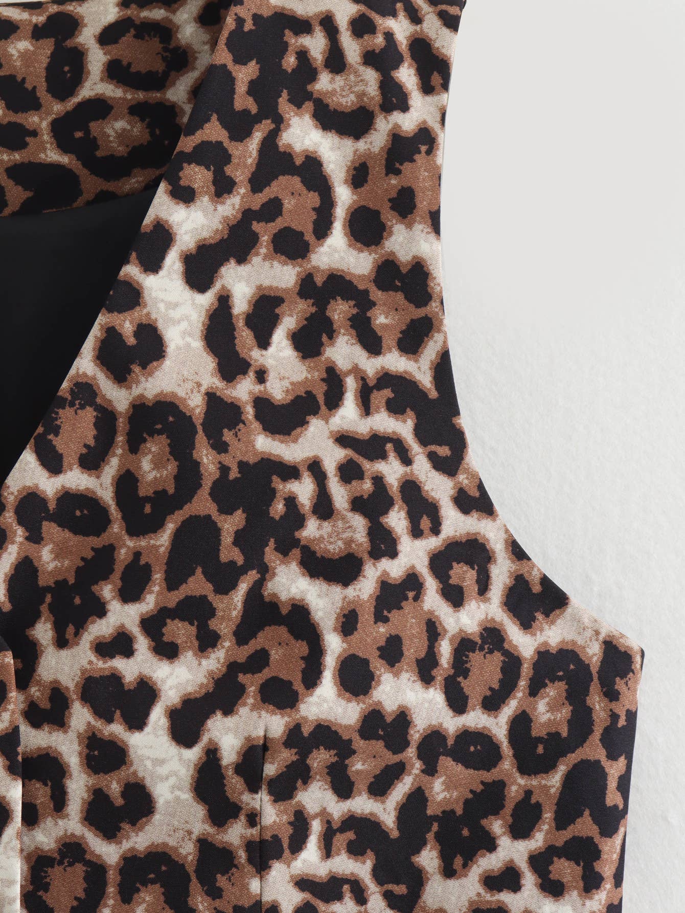 Stylish V-Neck Buttoned Leopard Print Vest Top